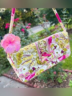 🌸 Vera Bradley Quilted Floral Shoulder Bag